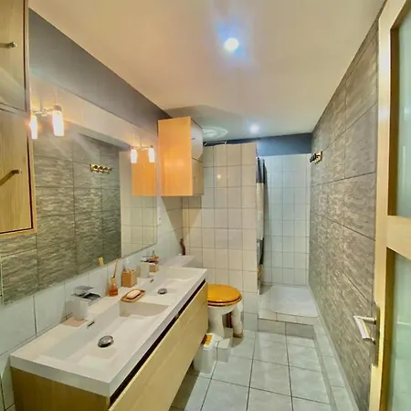 Agreable Maison De Ville Dans Petit Village Auvergnat Corent Buitenkant foto