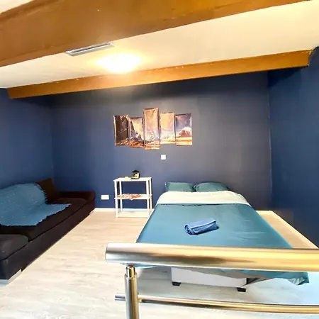 Agreable Maison De Ville Dans Petit Village Auvergnat Corent Buitenkant foto