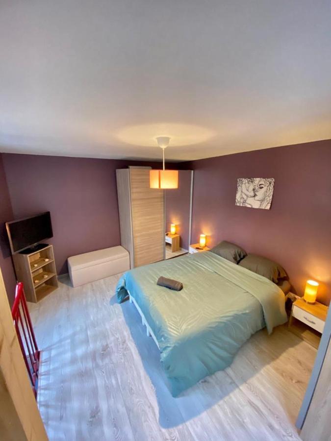 Agreable Maison De Dans Petit Village Auvergnat Corent
