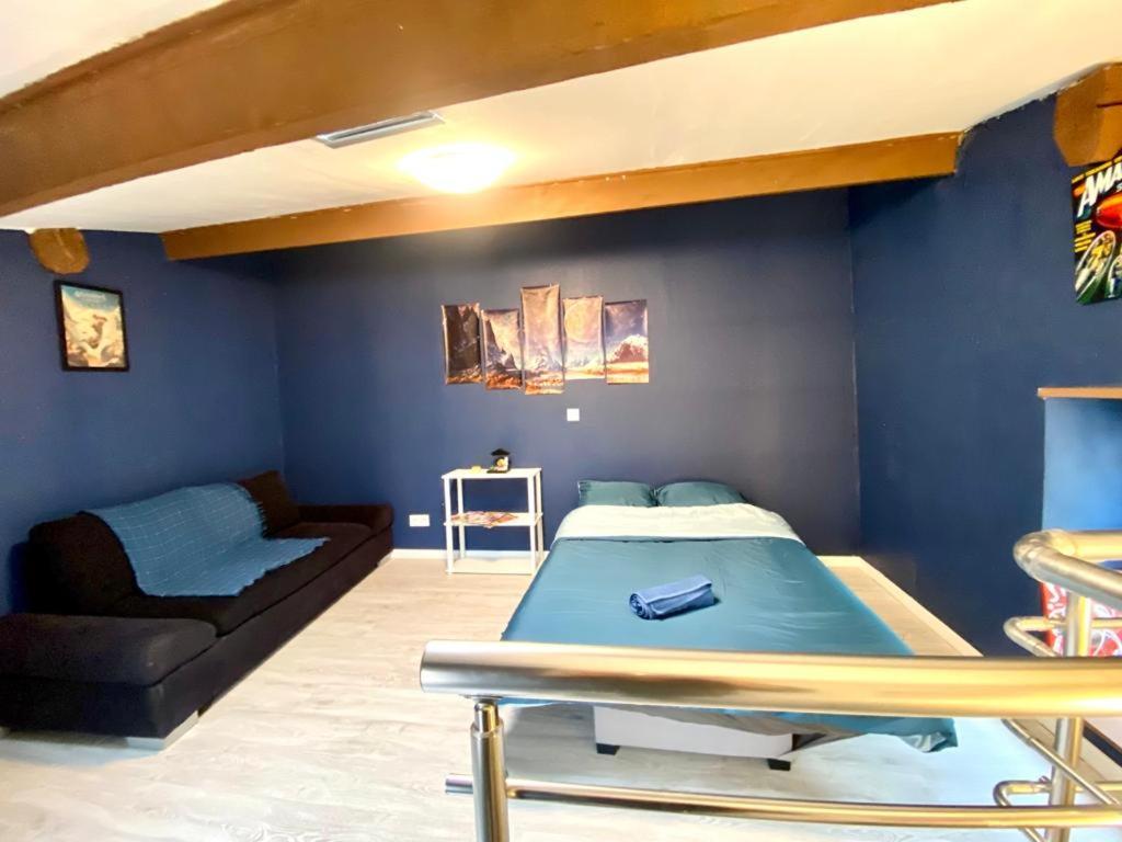 Agreable Maison De Dans Petit Village Auvergnat * Corent